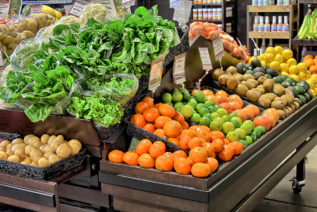 Продажа овощей и фруктов